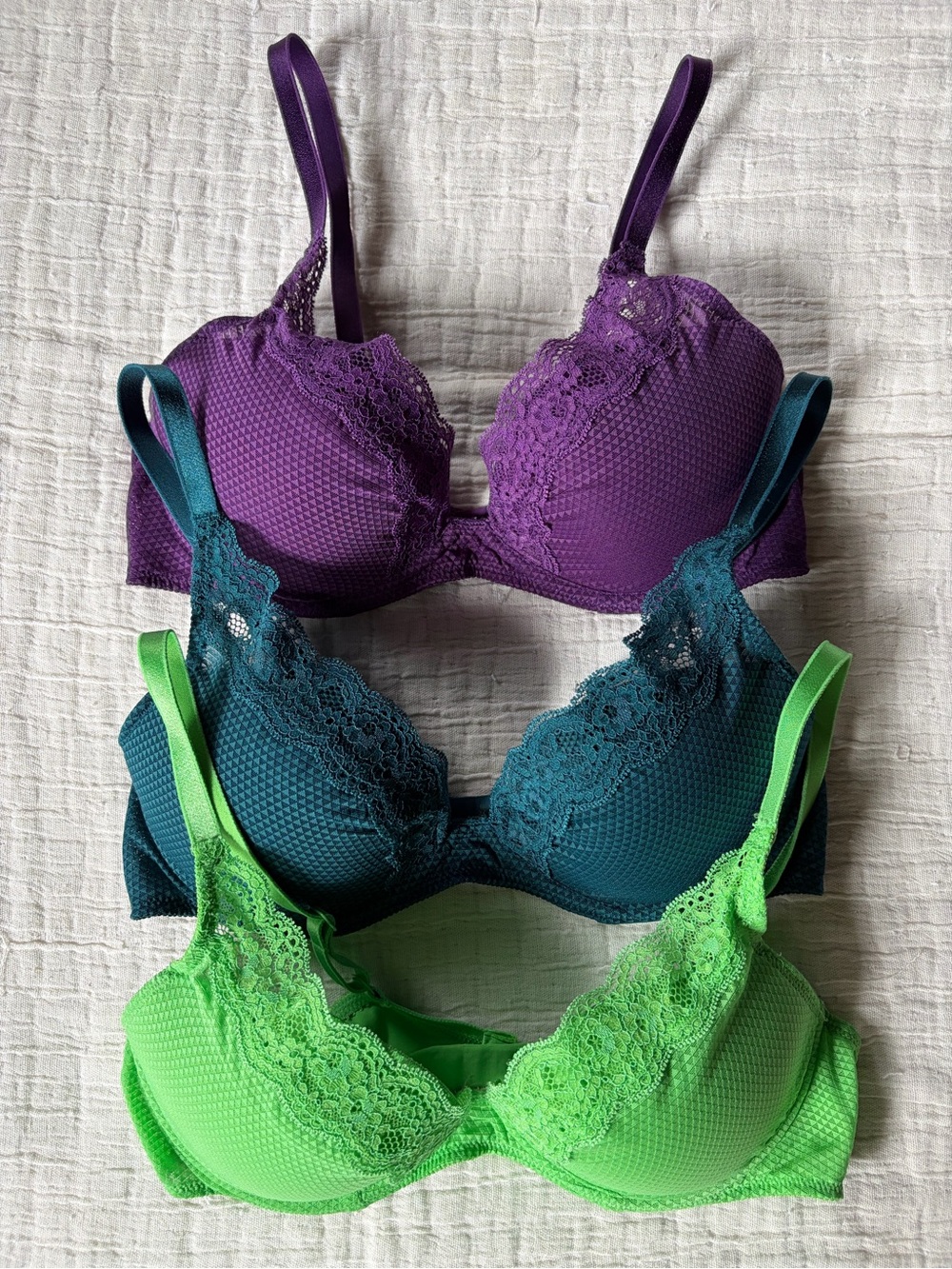 Chantelle Lot of 3 Brooklyn Plunge Bras, Passionata 32D Poison, Emerald, Pansy